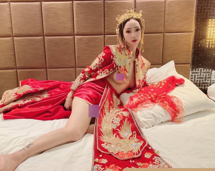 pr社『兔兔』穿着婚纱约舌头360度旋转