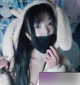 宅福社《秋秋酱》露脸自拍图片