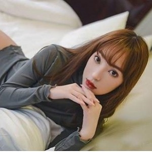 盘丝网两个顶级模特拍摄花絮