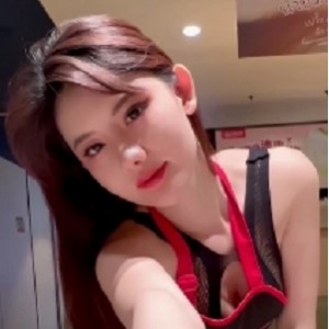 秀人网《阿朱老师》五月上图书馆私拍