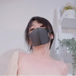 全网首发-《hongkongdoll》私信短片后妈裙紫薇