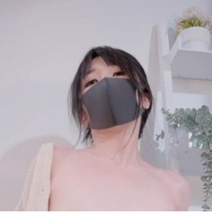 全网首发-《hongkongdoll》私信短片后妈裙紫薇+