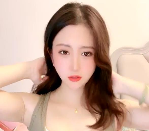 快手网红琪琪的自娱自乐视频，绝顶尤物女神紫薇的表演