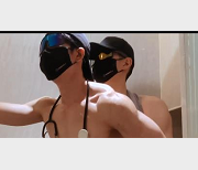 4K超清肌肉小哥自拍SP精油博弈18分钟大汉某处冲击力