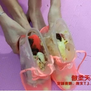 雨靴内踩蛋糕喂食味觉享受视频1280×720MP4