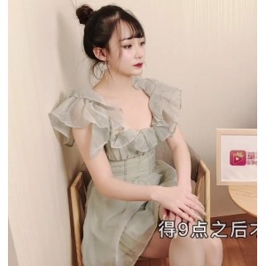 女老师家访学生引发争执，学生反抗