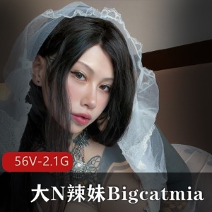 Bigcatmia:HotTattooedGirlwithG-CupBreasts-SelfiePhotoAlbumandShortVideosIncluded
