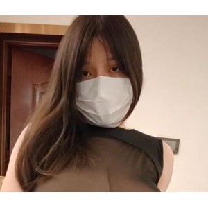 网红妹子九儿：身材微胖，大车灯，1分钟13秒视频火爆推特
