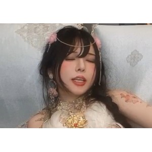 迷人夹子SherryNiko：收藏424，视频数90V，重230.8g