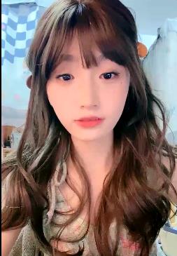 推特呜崽酱女神颜值巅峰合集4V2.2G，自娱自乐乐趣无穷