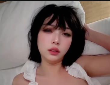 傻女快手黑猫露娜酱最新合集9V1.9G，自拍出道签约作品全收录