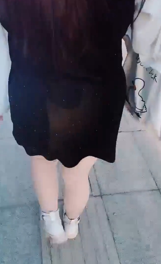 百度云户外诱惑少妇合集1V775M，勾引大爷上演老汉推车