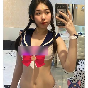 转载合集百度盘反差婊yiganq2660最新视频2V2.7G，校门口晒装满精装