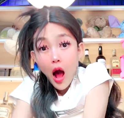 刺青网红深渊巨口善良姐姐最新合集3V2.5G，深海巨兽道具秀