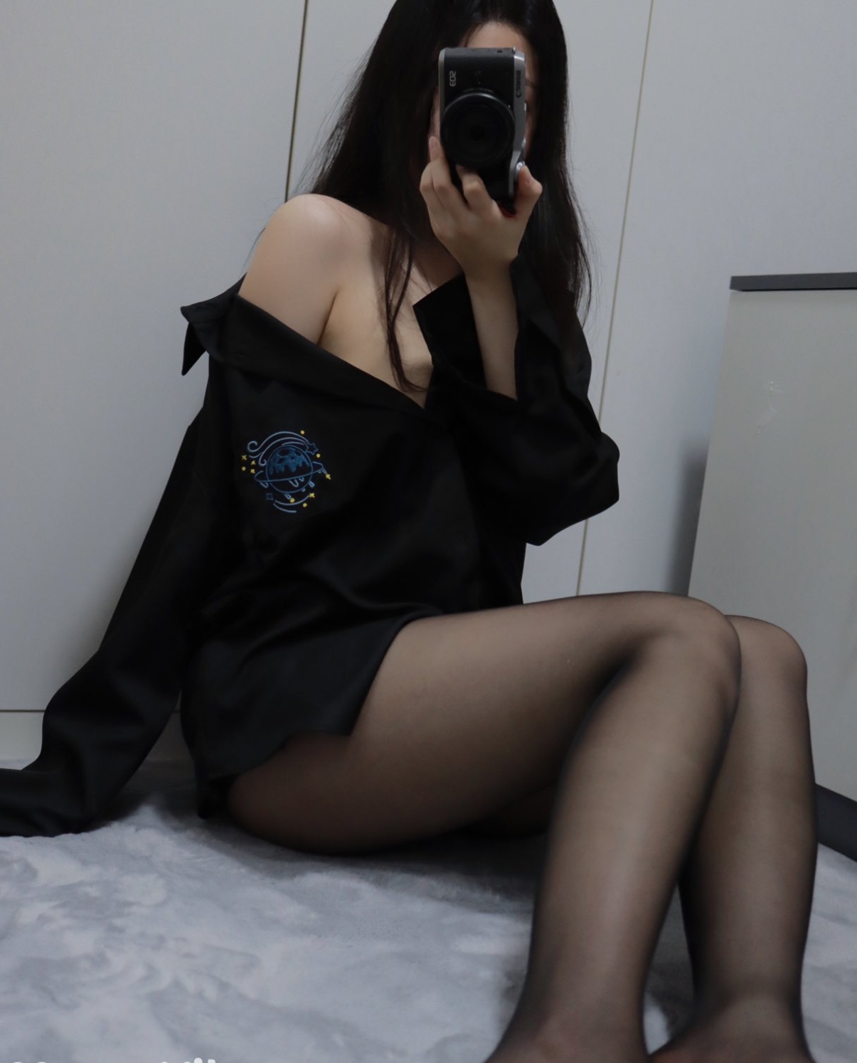 推特MomoYih三人游视频36部10.9G太诱人了