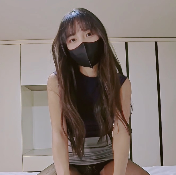 15部21G爱玩熊熊福利姬美艳长腿视频