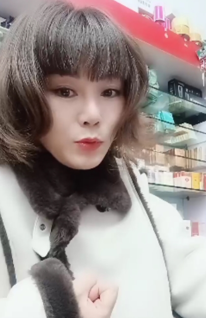 百度张翠花搭讪顾客155V86.6G，丰满熟女贴身蹭蹭