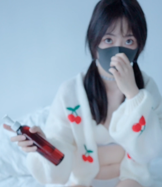 OnlyFansdoll酱爱心内衣视频合集21.1G这谁顶得住