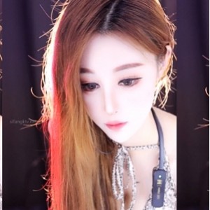 小初网易CC星秀私拍6V1.88G热舞道具珍藏版